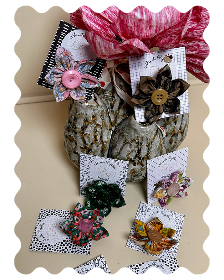 Photo de plusieurs broches unique en fleurs